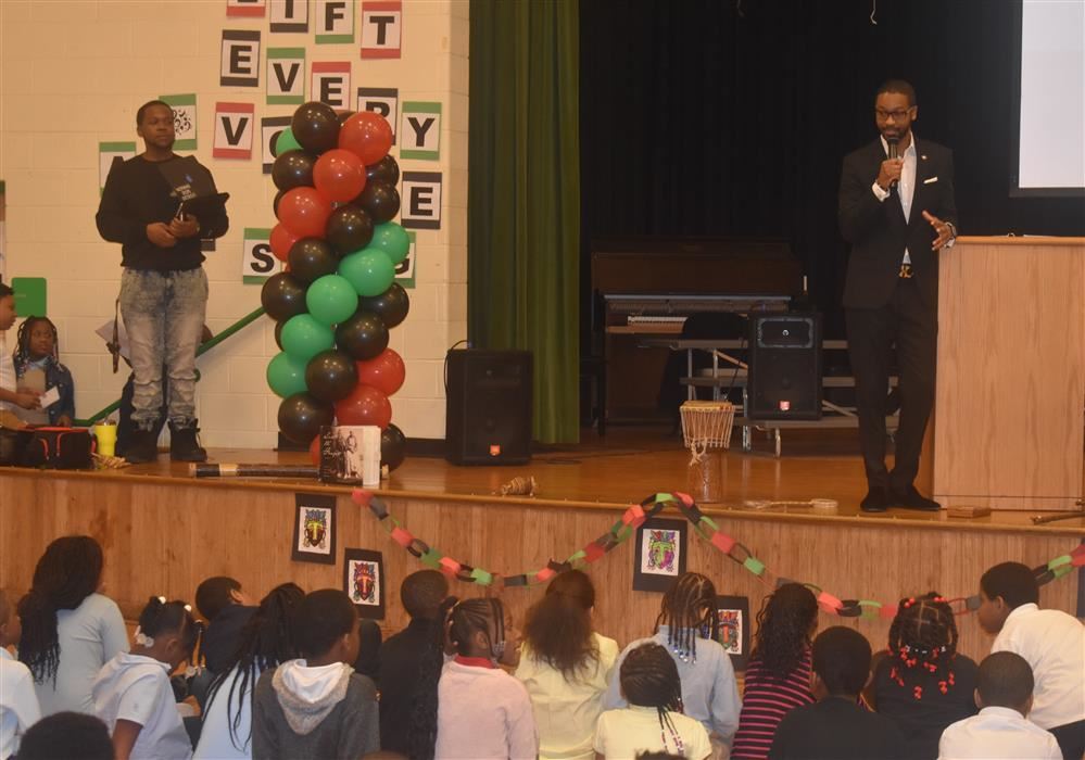  Dr. Eddie Connor speaks to a group of third and fourth grade students